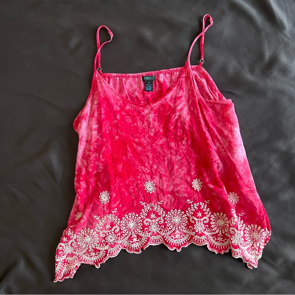 Rue 21 Plus 2X Hot Pink/Red Tie-Dye Embroidered Scallop Hem Cami Spring Summer